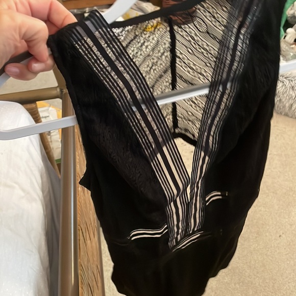 WINDSOR SHEER DERP V SHEER CUTOUT BLACK BODYSUIT. NWT SZ medium - Picture 2 of 11